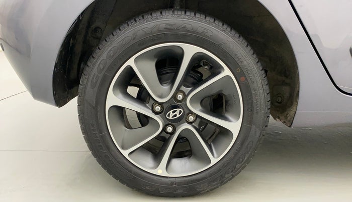 2017 Hyundai Grand i10 SPORTZ (O) AT 1.2 KAPPA VTVT, Petrol, Automatic, 68,719 km, Right Rear Wheel