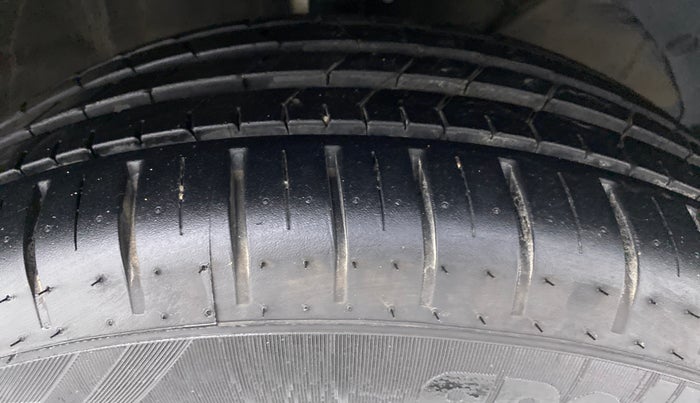 2020 Toyota Glanza G MT PETROL, Petrol, Manual, 6,475 km, Right Front Tyre Tread