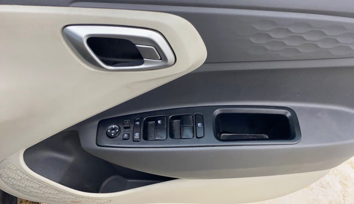 2020 Hyundai AURA SX 1.2, Petrol, Manual, 82,952 km, Driver Side Door Panels Control