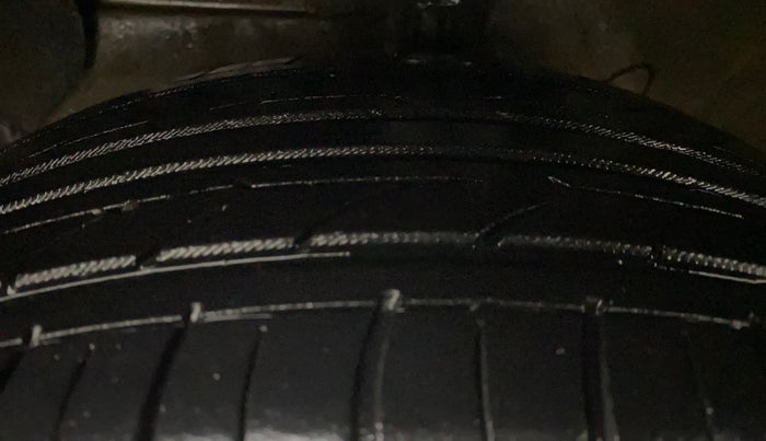 2020 Hyundai AURA SX 1.2, Petrol, Manual, 82,952 km, Left Front Tyre Tread