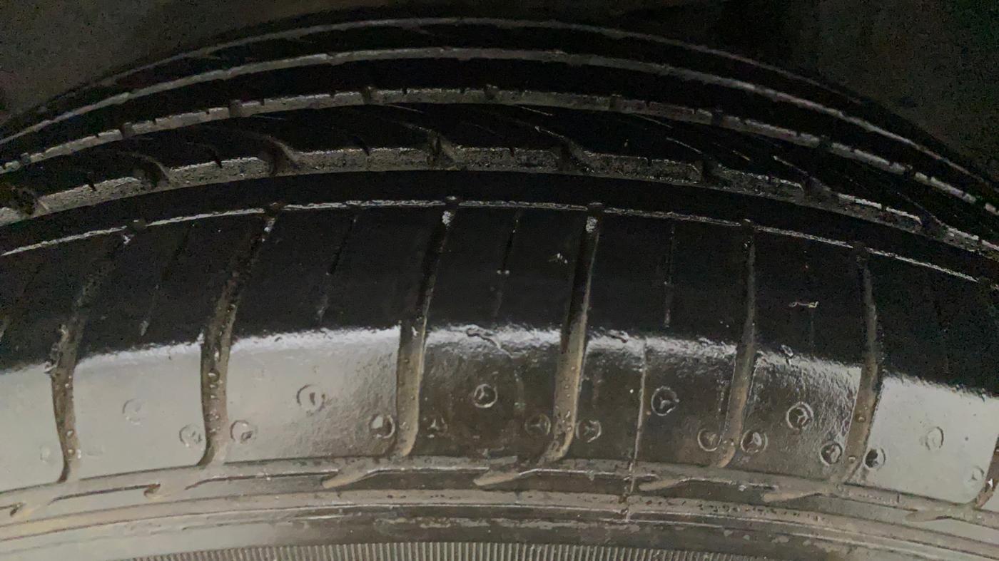 2011 Toyota Corolla Altis J PETROL, Petrol, Manual, 53,181 km, Left Front Tyre Tread