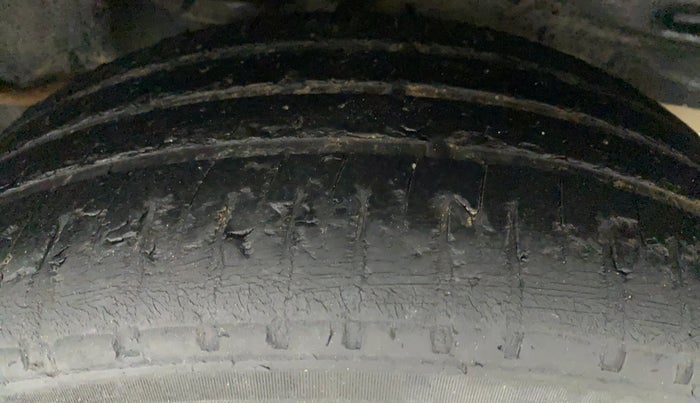 2018 Toyota Corolla Altis G DIESEL, Diesel, Manual, 1,02,279 km, Left Rear Tyre Tread
