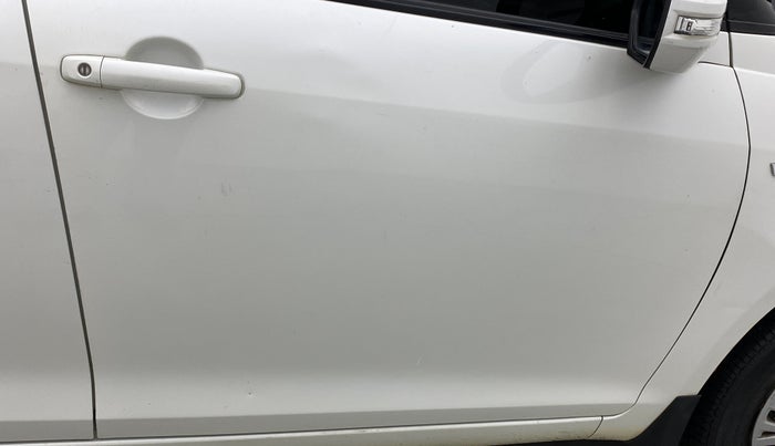 2017 Maruti Swift VXI, Petrol, Manual, 55,262 km, Driver-side door - Slightly dented