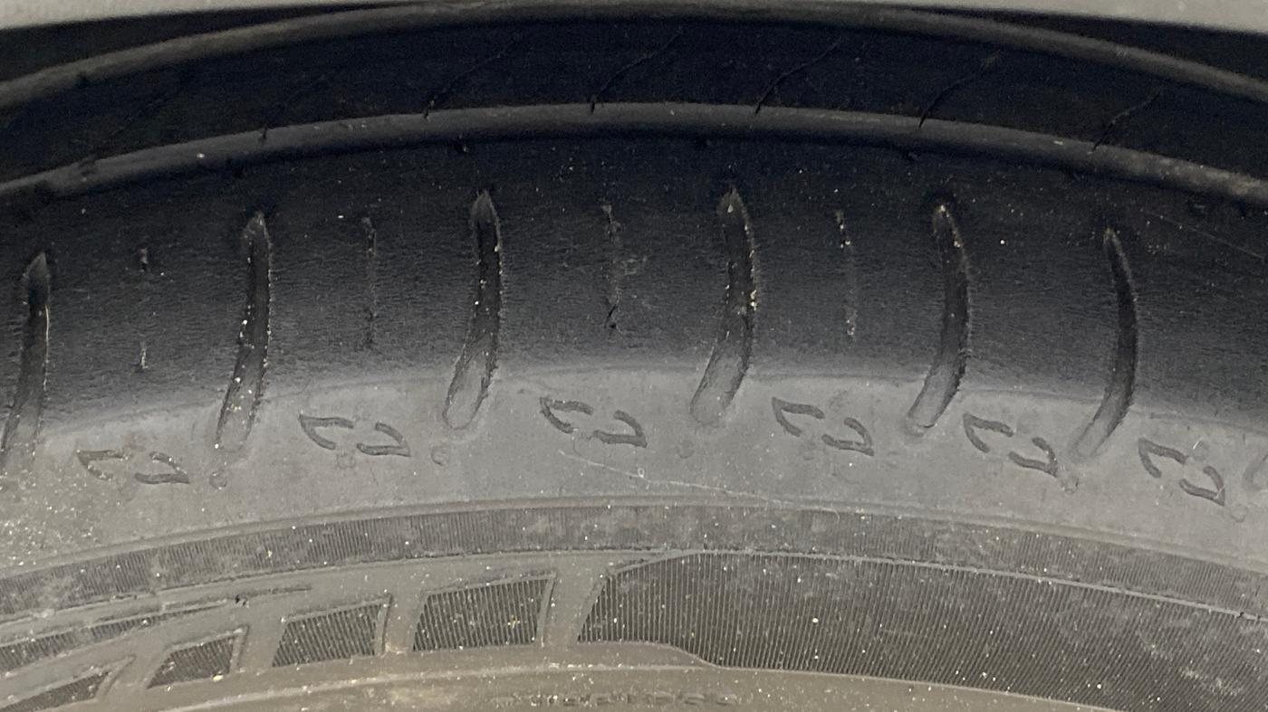 2021 Volkswagen TAIGUN GT PLUS 1.5 TSI DSG, Petrol, Automatic, 90,046 km, Right Rear Tyre Tread