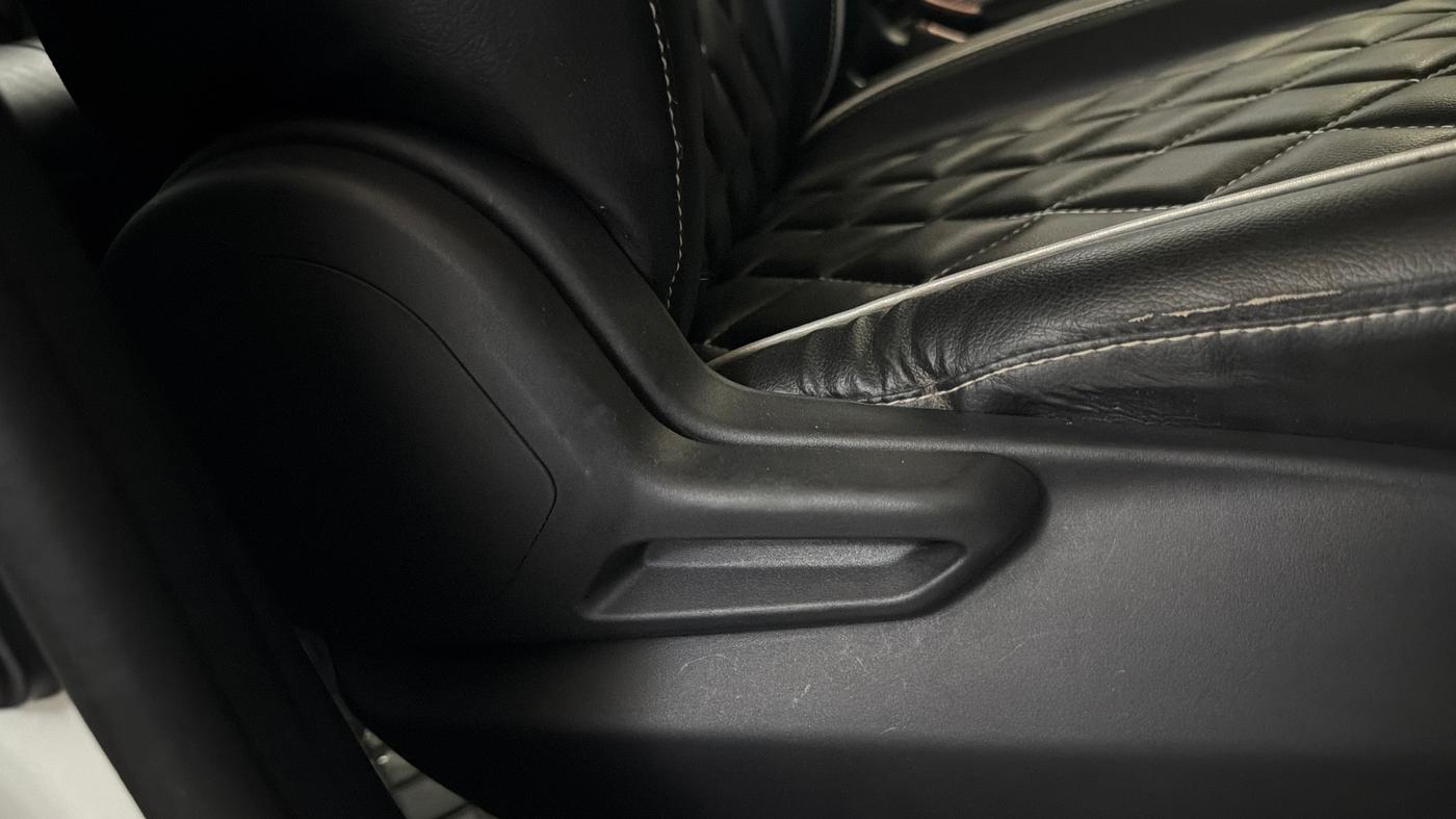 2023 Tata Tiago XT (O) PETROL, Petrol, Manual, 20,901 km, Driver Side Adjustment Panel