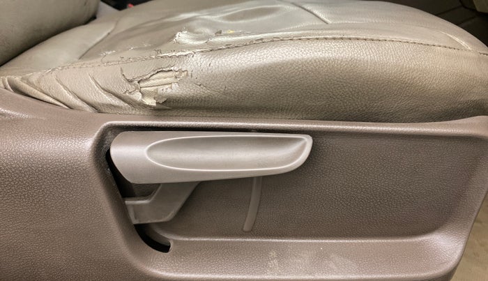 2013 Skoda Rapid AMBITION 1.6 TDI CR MT PLUS, Diesel, Manual, 1,23,994 km, Driver Side Adjustment Panel