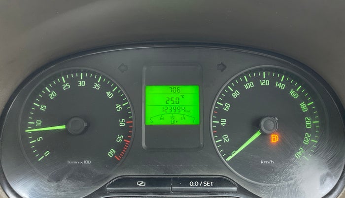 2013 Skoda Rapid AMBITION 1.6 TDI CR MT PLUS, Diesel, Manual, 1,23,994 km, Odometer Image