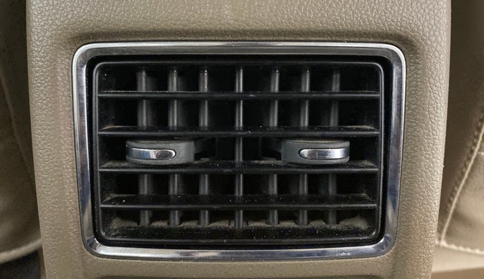 2013 Skoda Rapid AMBITION 1.6 TDI CR MT PLUS, Diesel, Manual, 1,23,994 km, Rear AC Vents