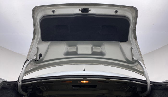 2013 Skoda Rapid AMBITION 1.6 TDI CR MT PLUS, Diesel, Manual, 1,23,994 km, Boot Door Open