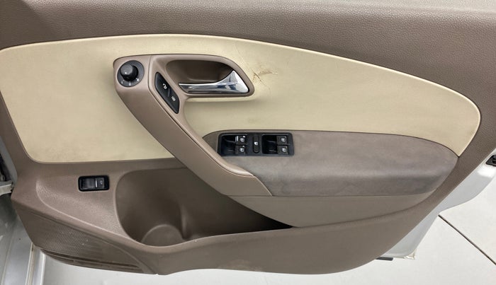 2013 Skoda Rapid AMBITION 1.6 TDI CR MT PLUS, Diesel, Manual, 1,23,994 km, Driver Side Door Panels Control