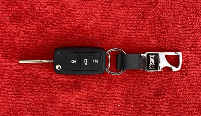 2013 Skoda Rapid AMBITION 1.6 TDI CR MT PLUS, Diesel, Manual, 1,23,994 km, Key Close Up