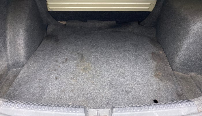 2013 Skoda Rapid AMBITION 1.6 TDI CR MT PLUS, Diesel, Manual, 1,23,994 km, Boot Inside