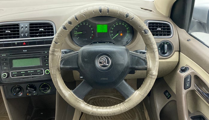 2013 Skoda Rapid AMBITION 1.6 TDI CR MT PLUS, Diesel, Manual, 1,23,994 km, Steering Wheel Close Up