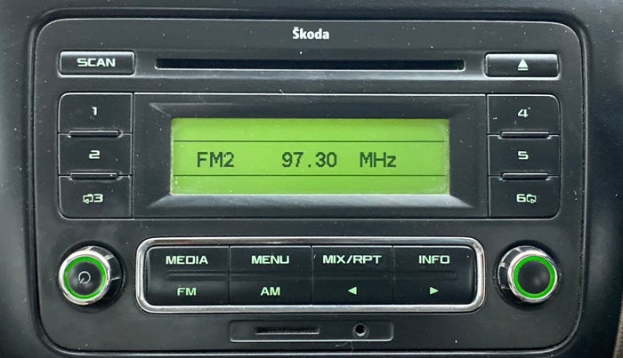 2013 Skoda Rapid AMBITION 1.6 TDI CR MT PLUS, Diesel, Manual, 1,23,994 km, Infotainment System