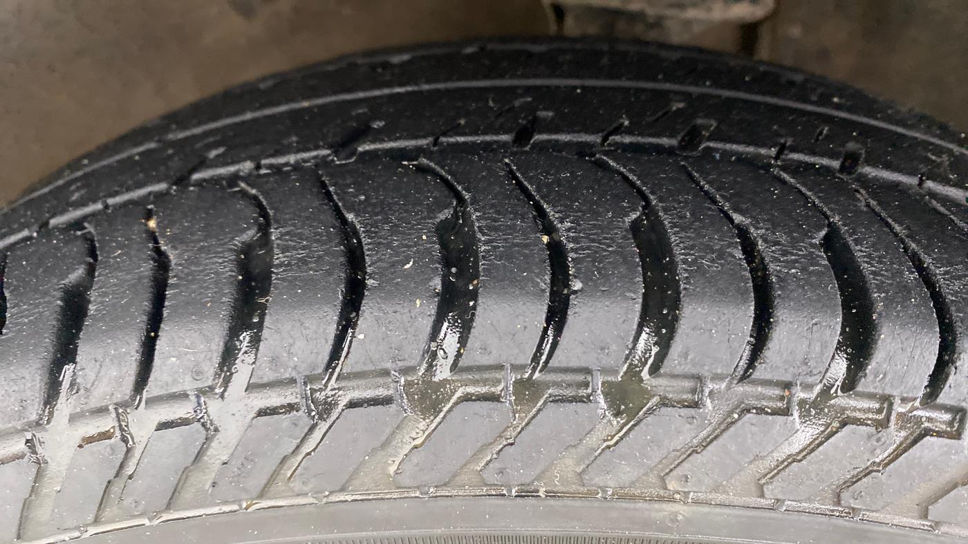 2017 Maruti Alto K10 VXI (O) AMT, Petrol, Automatic, 26,390 km, Left Front Tyre Tread