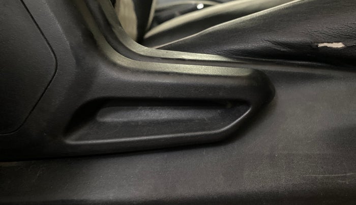 2020 Tata Tiago XT PETROL, Petrol, Manual, 60,933 km, Driver Side Adjustment Panel