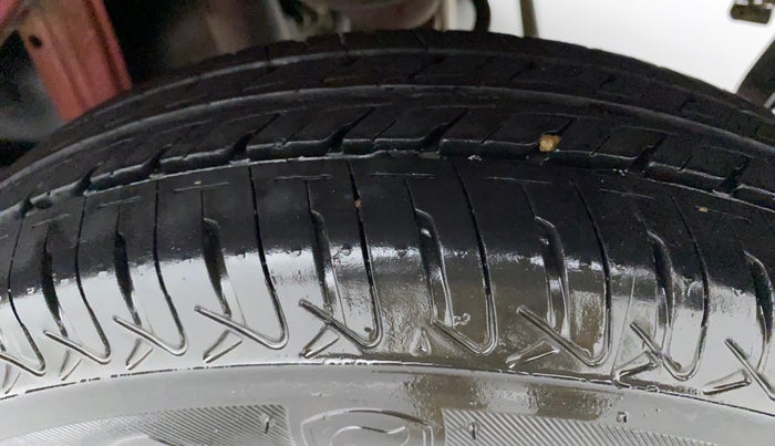 2016 Maruti Alto 800 LXI, Petrol, Manual, 61,237 km, Left Rear Tyre Tread