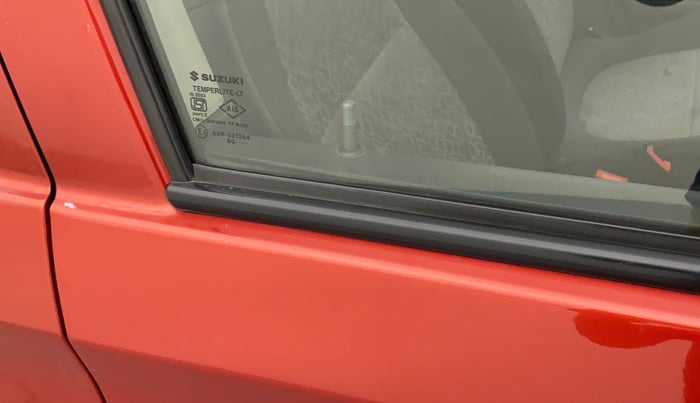 2016 Maruti Alto 800 LXI, Petrol, Manual, 61,237 km, Driver-side door - Weather strip has minor damage
