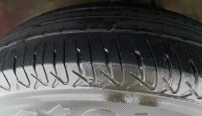 2016 Maruti Alto 800 LXI, Petrol, Manual, 61,237 km, Left Front Tyre Tread