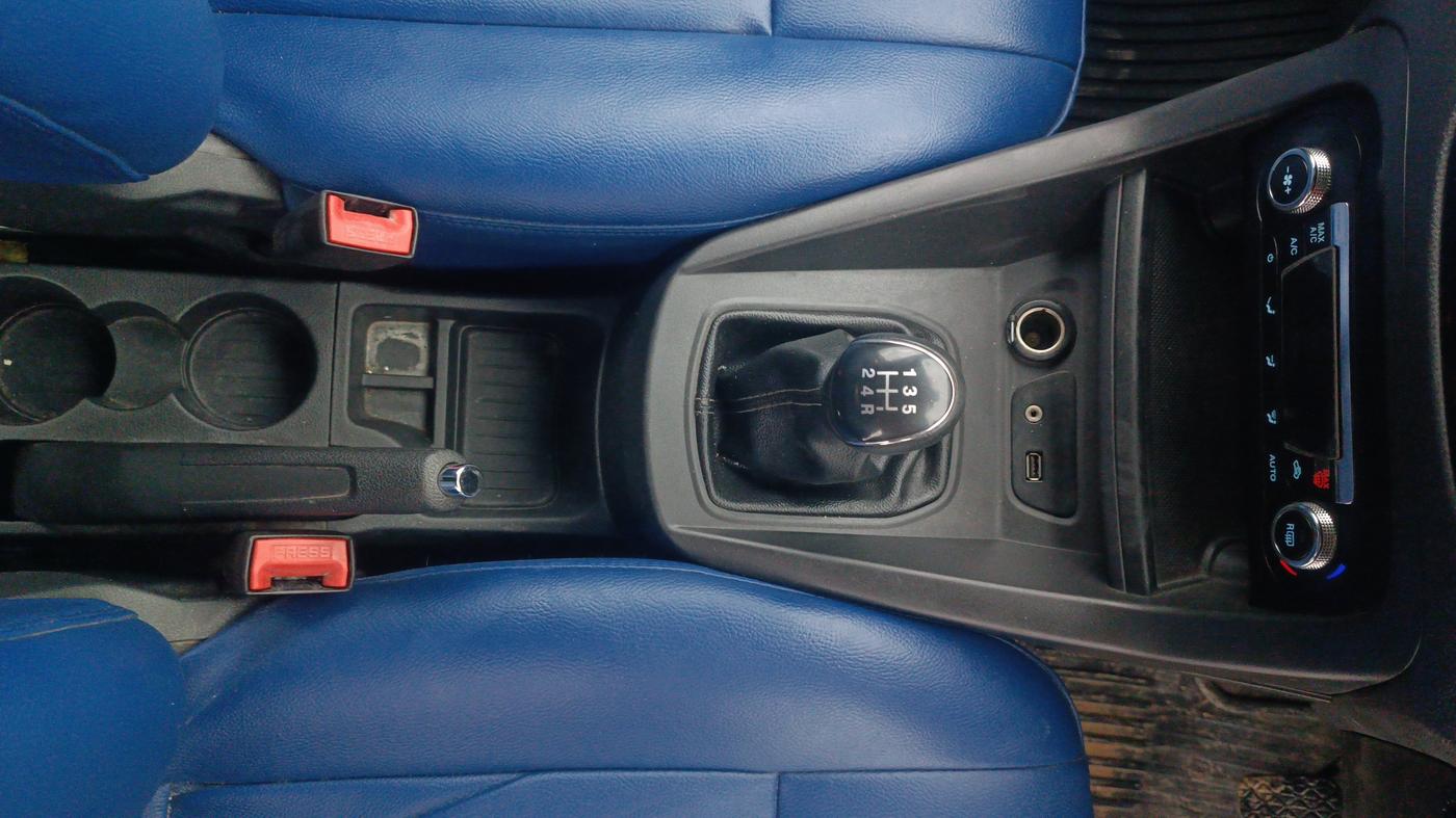 2019 Ford New Figo TITANIUM BLU 1.2 PETROL, Petrol, Manual, 77,710 km, Gear Lever