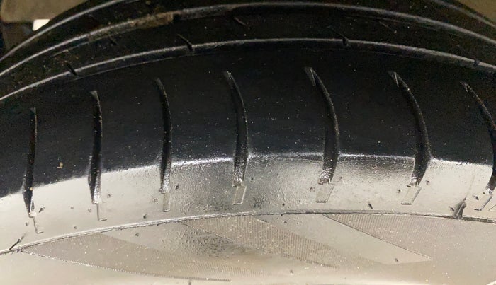 2021 Maruti XL6 ZETA MT, Petrol, Manual, 1,02,876 km, Left Rear Tyre Tread