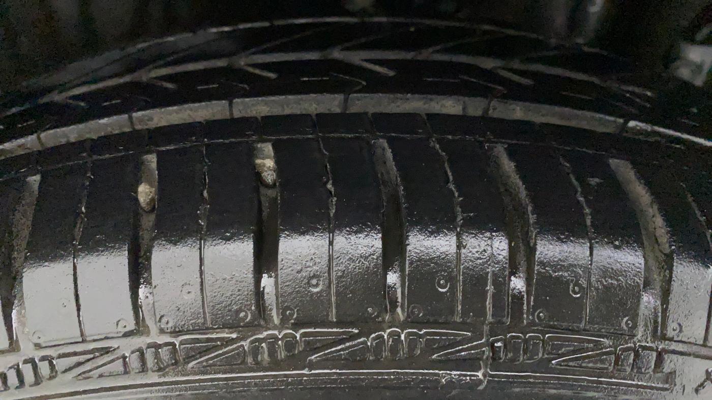 2017 Maruti Swift VXI, Petrol, Manual, 14,486 km, Left Front Tyre Tread