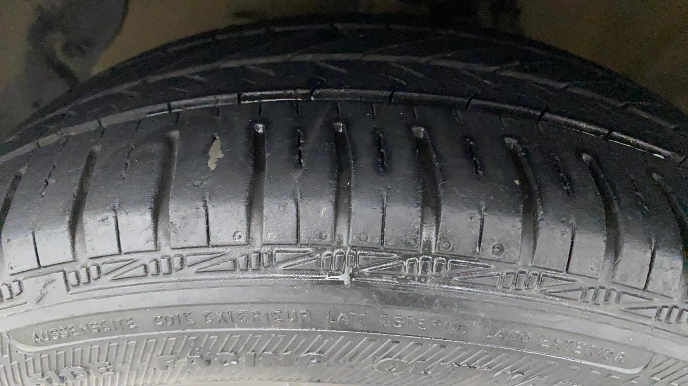 2019 Hyundai Grand i10 MAGNA 1.2 KAPPA VTVT, Petrol, Manual, 32,876 km, Left Front Tyre Tread