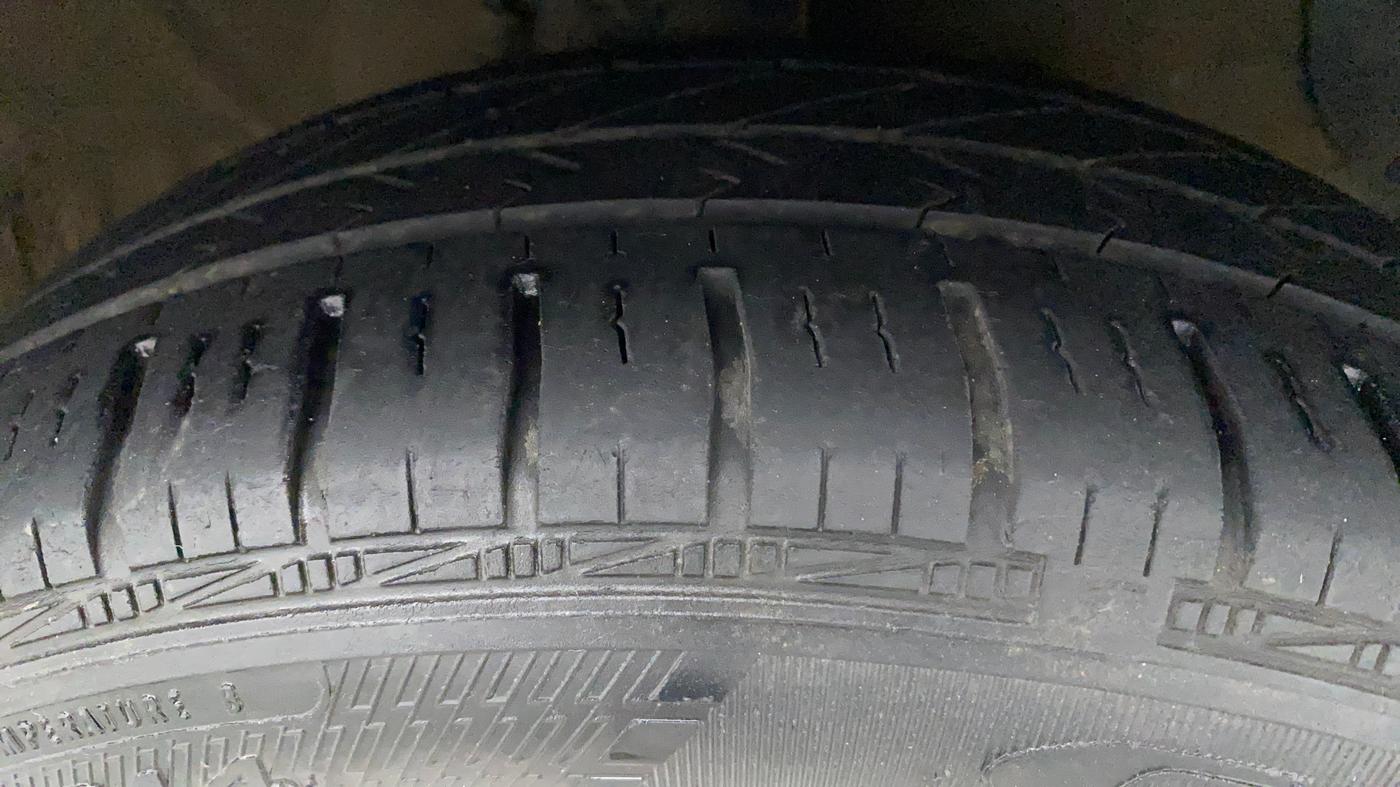 2019 Hyundai Grand i10 MAGNA 1.2 KAPPA VTVT, Petrol, Manual, 32,876 km, Right Front Tyre Tread
