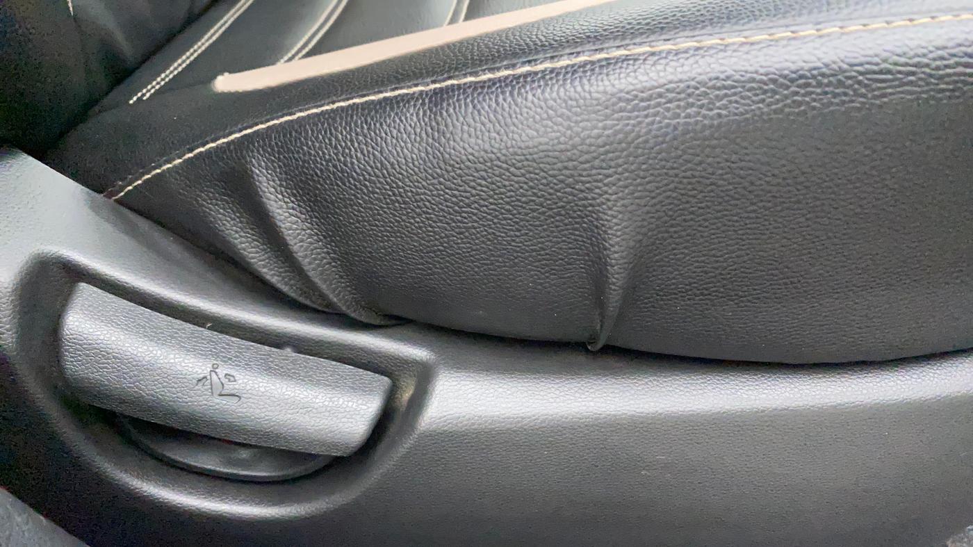 2019 Hyundai Grand i10 MAGNA 1.2 KAPPA VTVT, Petrol, Manual, 32,876 km, Driver Side Adjustment Panel