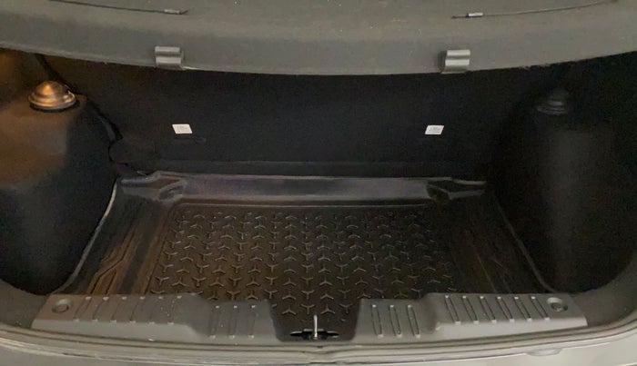 2022 Tata ALTROZ XZA PLUS, Petrol, Automatic, 14,740 km, Boot Inside