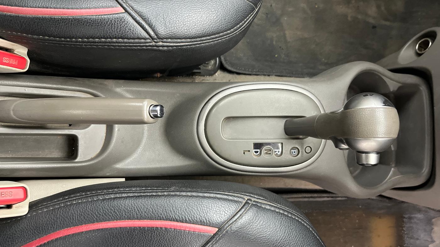 2014 Nissan Micra Active XV, Petrol, Manual, 40,029 km, Gear Lever
