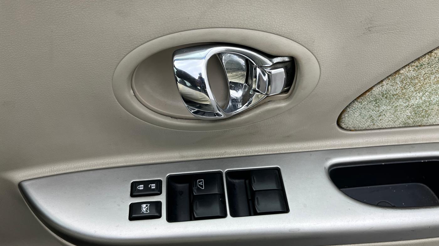 2014 Nissan Micra Active XV, Petrol, Manual, 40,029 km, Driver Side Door Panels Control