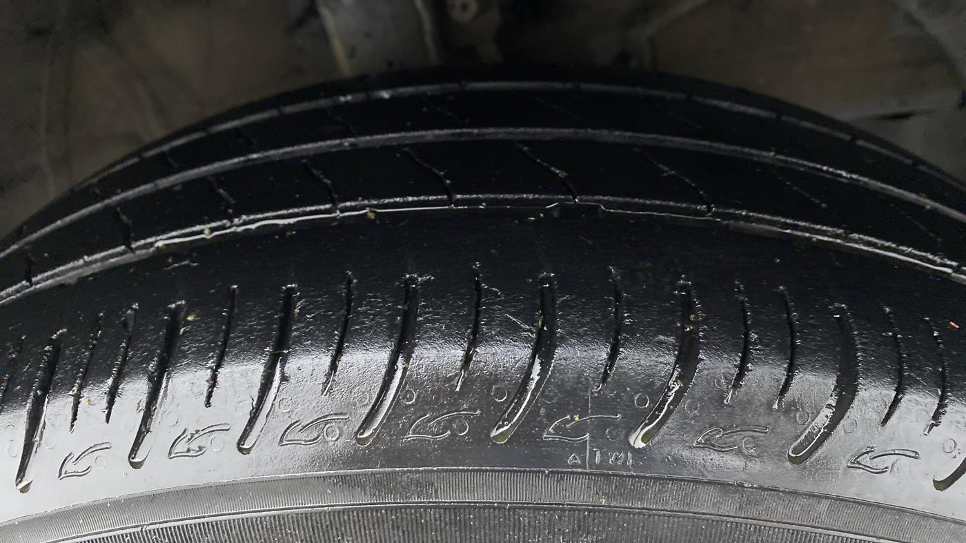 2020 Maruti Baleno DELTA PETROL 1.2, Petrol, Manual, 54,743 km, Right Front Tyre Tread