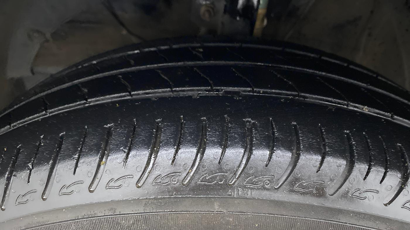 2020 Maruti Baleno DELTA PETROL 1.2, Petrol, Manual, 54,743 km, Left Front Tyre Tread