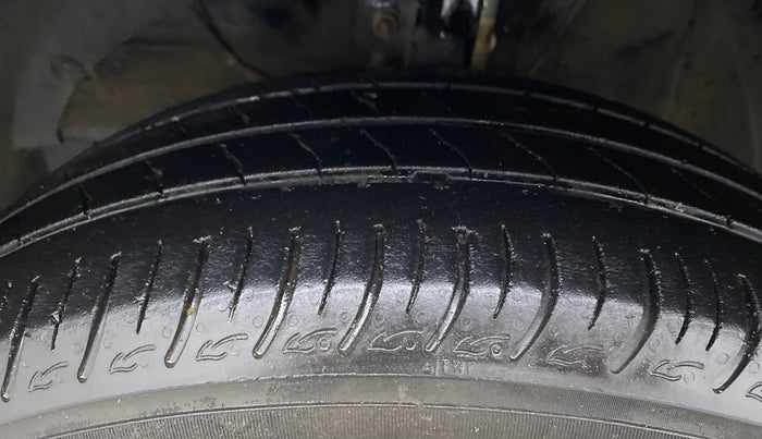 2020 Maruti Baleno DELTA PETROL 1.2, Petrol, Manual, 54,743 km, Left Front Tyre Tread