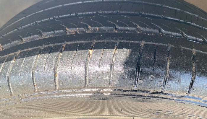 2019 Skoda Rapid STYLE 1.6 MPI AT, Petrol, Automatic, 82,335 km, Left Front Tyre Tread