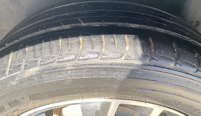 2019 Skoda Rapid STYLE 1.6 MPI AT, Petrol, Automatic, 82,335 km, Left Rear Tyre Tread