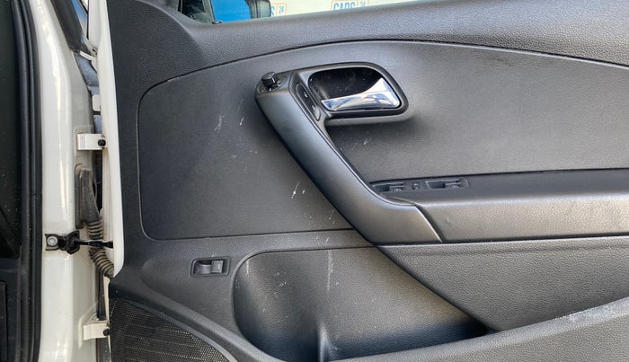 2019 Skoda Rapid STYLE 1.6 MPI AT, Petrol, Automatic, 82,335 km, Driver Side Door Panels Control