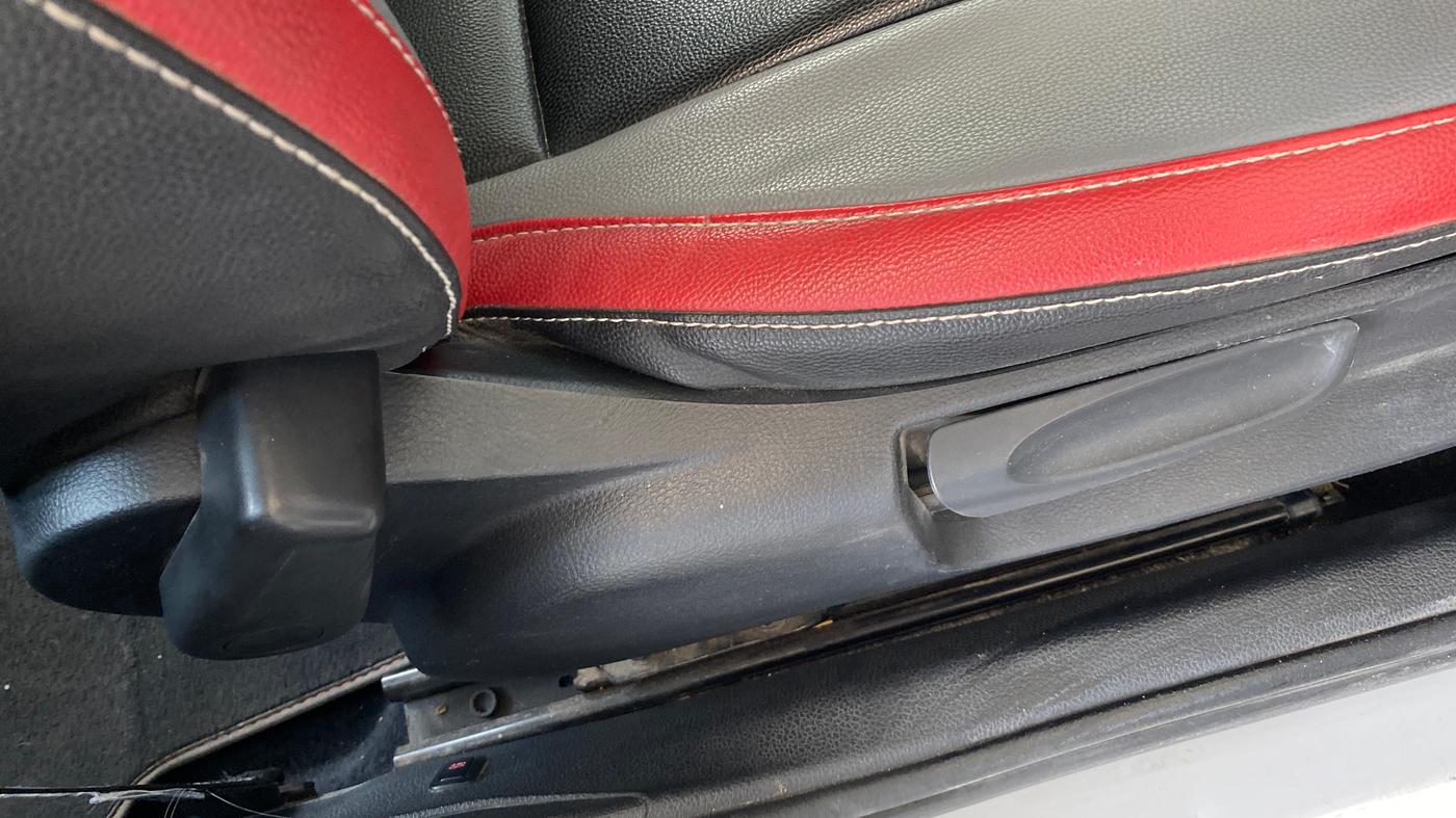 2019 Skoda Rapid STYLE 1.6 MPI AT, Petrol, Automatic, 82,335 km, Driver Side Adjustment Panel