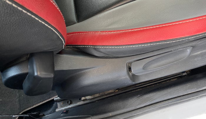 2019 Skoda Rapid STYLE 1.6 MPI AT, Petrol, Automatic, 82,335 km, Driver Side Adjustment Panel