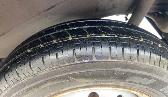 2013 Maruti Wagon R 1.0 LXI, Petrol, Manual, 97,872 km, Left Rear Tyre Tread