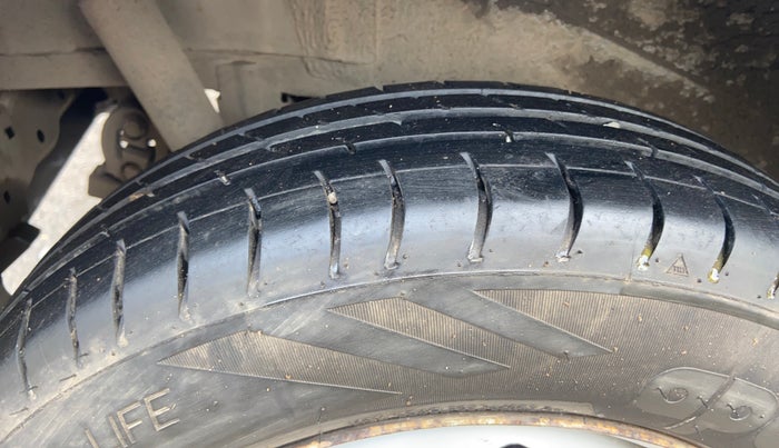 2013 Maruti Wagon R 1.0 LXI, Petrol, Manual, 97,872 km, Right Rear Tyre Tread