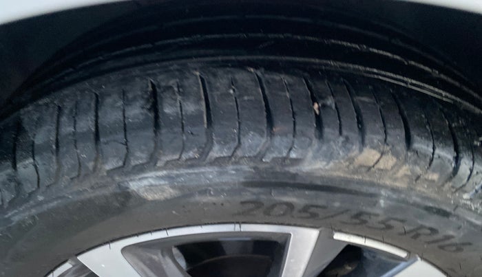 2023 Skoda SLAVIA STYLE 1.0L TSI MT, Petrol, Manual, 27,635 km, Right Front Tyre Tread