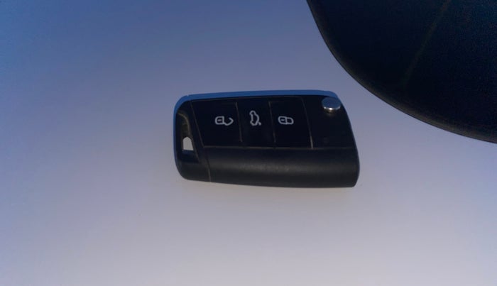 2023 Skoda SLAVIA STYLE 1.0L TSI MT, Petrol, Manual, 27,635 km, Key Close Up