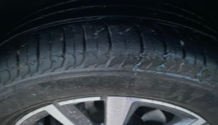 2023 Skoda SLAVIA STYLE 1.0L TSI MT, Petrol, Manual, 27,635 km, Left Front Tyre Tread