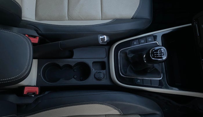 2023 Skoda SLAVIA STYLE 1.0L TSI MT, Petrol, Manual, 27,635 km, Gear Lever