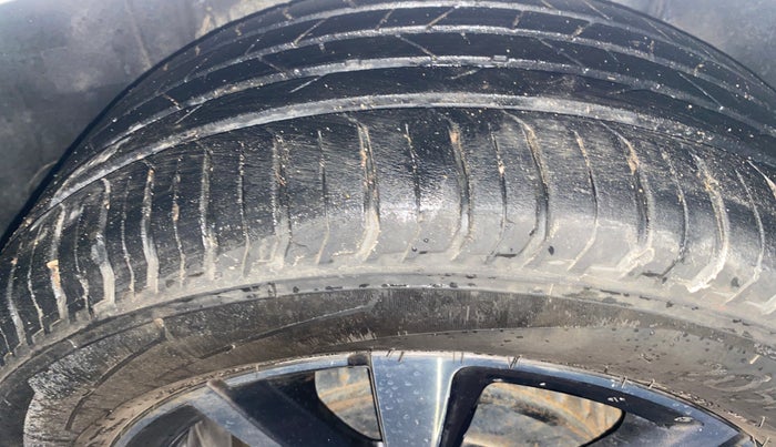 2023 Skoda SLAVIA STYLE 1.0L TSI MT, Petrol, Manual, 27,635 km, Left Rear Tyre Tread