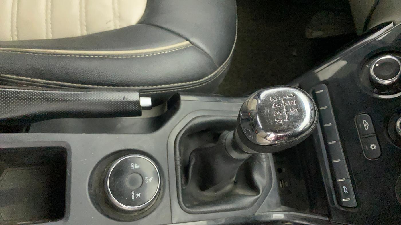 2019 Tata NEXON XM PETROL, Petrol, Manual, 49,635 km, Gear Lever