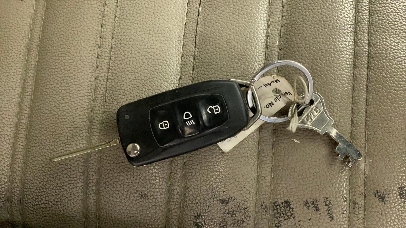 2019 Tata NEXON XM PETROL, Petrol, Manual, 49,635 km, Key Close Up