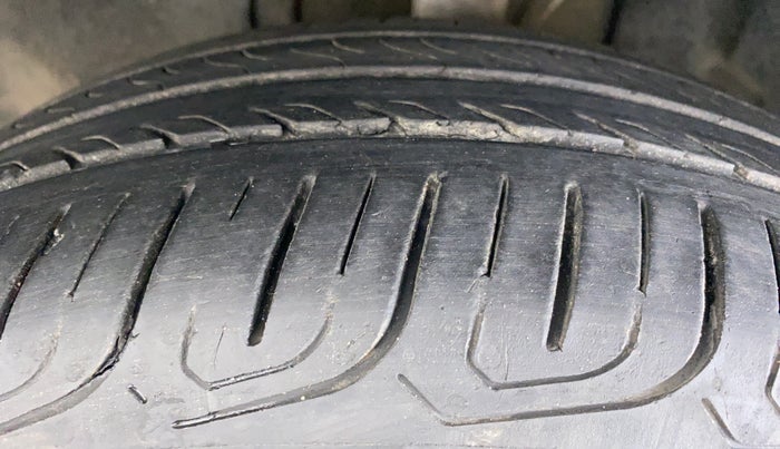 2021 Tata ALTROZ XT 1.5 RTQ, Diesel, Manual, 16,973 km, Left Front Tyre Tread